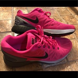 Women’s Nike Tennis Shoes